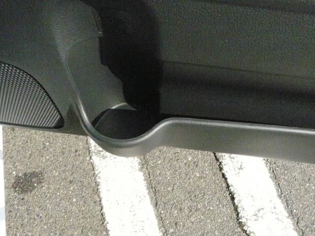 ムーヴキャンバス ストライプスＧ　スモークガラス　キーフリーシステム　セキュリティアラーム　走行距離２ｋｍ（14枚目）