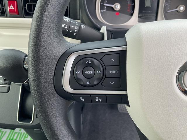 �e���r�̉��ʂ�`�����l���ύX�Ȃǎ茳�ő��삪�ł���X�e�A�����O�X�C�b�`��