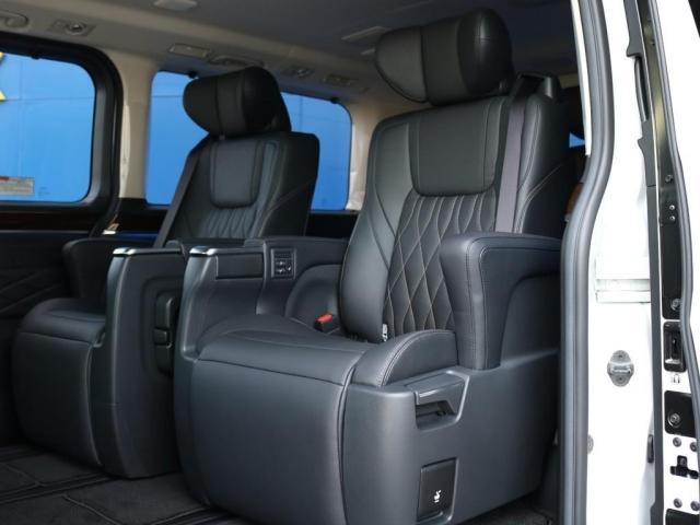 プレミアム Premium 6人運転席8ウェイパワーシート&助手席4ウェイパワーシート(快適温熱シート)エグゼクティブパワーシート(リヤ席1列目2列目快適温熱シート)本革+木目調ステアリングステアリングスイッチ(8枚目)