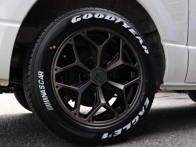 ハイエースバン スーパーＧＬ　ダークプライムＩＩ　ディーゼルターボ　ＦＬＥＸカスタム　ホイール＆タイヤ　ＬＥＤテールランプ　スポイラー　小窓付き　パノラミックビューモニター　デジタルインナーミラー　クリアランスソナー　シートカバー　７インチナビ（5枚目）