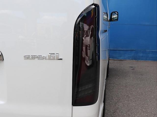 ハイエースバン スーパーＧＬ　ダークプライムＩＩ　ディーゼルターボ　ＦＬＥＸカスタム　ホイール＆タイヤ　ＬＥＤテールランプ　スポイラー　小窓付き　パノラミックビューモニター　デジタルインナーミラー　クリアランスソナー　シートカバー　７インチナビ（10枚目）