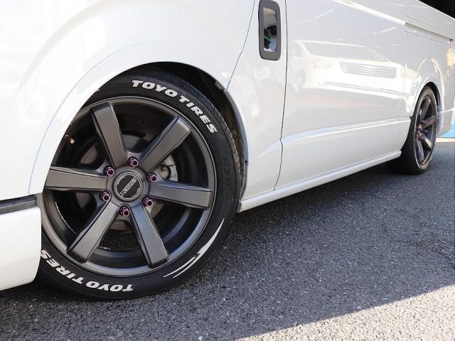 レジアスエースバン スーパーGL ダークプライム ディーゼルターボ ギブソンエアロ バッドフェイスボンネット マットブラック塗装 CRSホイール オーバーフェンダー ヴァレンティドアミラーウインカー LEDテールランプ シートカバー 7インチナビ(4枚目)