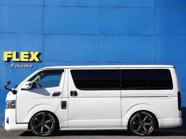 レジアスエースバン スーパーGL ダークプライム ディーゼルターボ ギブソンエアロ バッドフェイスボンネット マットブラック塗装 CRSホイール オーバーフェンダー ヴァレンティドアミラーウインカー LEDテールランプ シートカバー 7インチナビ(5枚目)