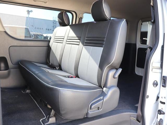 レジアスエースバン スーパーGL ダークプライム ディーゼルターボ ギブソンエアロ バッドフェイスボンネット マットブラック塗装 CRSホイール オーバーフェンダー ヴァレンティドアミラーウインカー LEDテールランプ シートカバー 7インチナビ(14枚目)