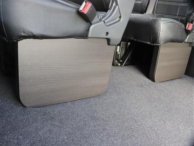 �ނ��o���ɂȂ��Ă������g�݂Ƀt�b�g�p�l���𑕒����鎖�ɂ���ď��p���𖳂����A�������Ȏԓ��Ɂ�