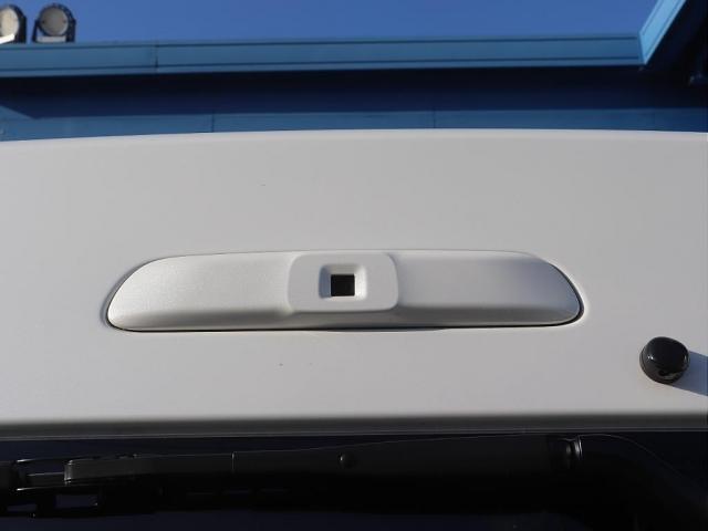 ハイエースバン スーパーＧＬ　ダークプライムＩＩ　高年式ワンオーナー車　ナスカータイヤ　ＡＬＰＩＮＥ１１型ナビ　ＰＶＭナビ連動　エンジンルームカバー　デジタルインナーミラー　バルベロＨＥＸ１７ＡＷ　パノラミックビューモニター　ＥＴＣ（10枚目）