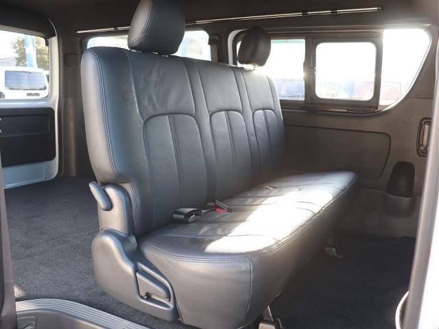 ハイエースバン スーパーＧＬ　ダークプライムＩＩ　高年式ワンオーナー車　ナスカータイヤ　ＡＬＰＩＮＥ１１型ナビ　ＰＶＭナビ連動　エンジンルームカバー　デジタルインナーミラー　バルベロＨＥＸ１７ＡＷ　パノラミックビューモニター　ＥＴＣ（19枚目）