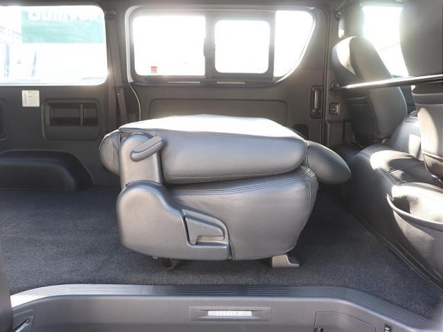 ハイエースバン スーパーＧＬ　ダークプライムＩＩ　高年式ワンオーナー車　ナスカータイヤ　ＡＬＰＩＮＥ１１型ナビ　ＰＶＭナビ連動　エンジンルームカバー　デジタルインナーミラー　バルベロＨＥＸ１７ＡＷ　パノラミックビューモニター　ＥＴＣ（20枚目）
