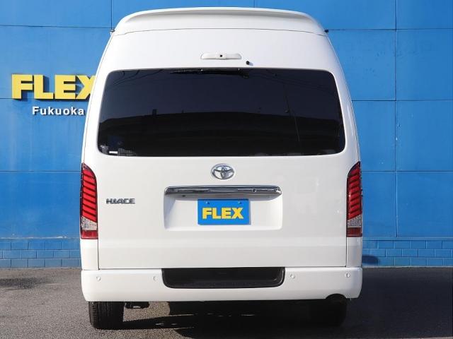 ハイエースバン ＳロングワイドＤＸ　ＧＬパッケージ　ベッドキット設置で車中泊にも大活躍　ドアミラーボディ同色塗装　ＬＥＤテールランプ　インテック　運転席ＢＲＩＤＥシート　ＦＬＥＸオリジナルシートカバー　運転席ＦＬＥＸアームレスト（10枚目）