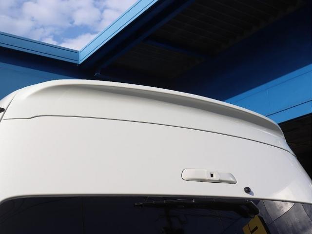 ハイエースバン ＳロングワイドＤＸ　ＧＬパッケージ　ベッドキット設置で車中泊にも大活躍　ドアミラーボディ同色塗装　ＬＥＤテールランプ　インテック　運転席ＢＲＩＤＥシート　ＦＬＥＸオリジナルシートカバー　運転席ＦＬＥＸアームレスト（12枚目）