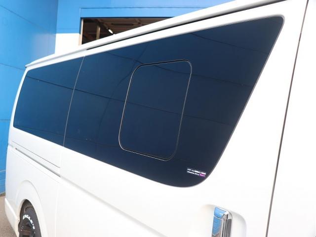 ハイエースバン スーパーGL ダークプライムII 高年式 NEO TRACE(スモーク) バルベロディープス17インチAW ナスカーホワイトレターコムテックドライブレコーダー パノラミックビューモニター 1.5インチローダウン 純正SDナビ(8枚目)