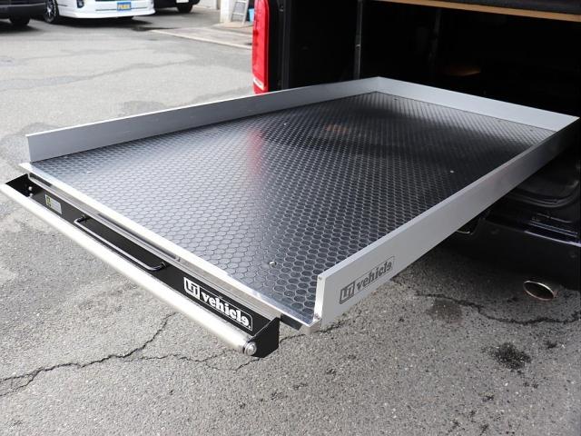 ハイエースバン スーパーＧＬ　ダークプライムＩＩ　ＵＩスライドフロア＆ベッドキット（4枚目）