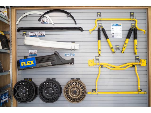 ハイエースバン スーパーＧＬ　ダークプライムＩＩ　ＵＩスライドフロア＆ベッドキット（35枚目）