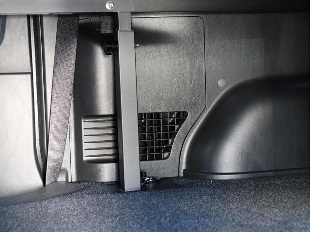 ハイエースバン スーパーＧＬ　ダークプライムＩＩ　ＡＬＰＩＮＥ１１型ナビ搭載　１．５インチローダウン　スタイリングＨＥＸ　１７インチＡＷ　ベッドキットｔｙｐｅ２　ＥＴＣ　デジタルインナーミラー　ＩＣＳ完備　プレステージテール　ＴＳＳＰ搭載（14枚目）