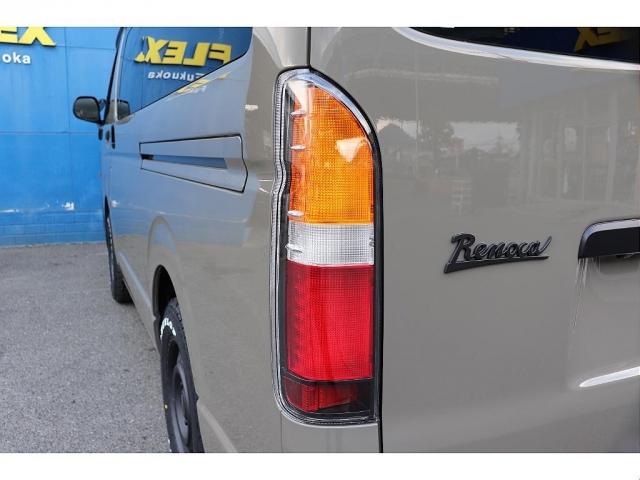 ハイエースバン ロングスーパーＧＬ　Ｒｅｎｏｃａ　ＣｏａｓｔＬｉｎｅｓアッシュカーキＮＥＷペイント　高出力ディーゼルターボ！お仕事用に活用可能！　Ｄｅｌｆ０３　１７インチＡＷ　７インチ純正ナビ　ＥＴＣ　ＡＣ１００Ｖ電源　自動防眩ミラー（8枚目）