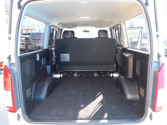 ハイエースバン スーパーＧＬ　ダークプライム　純正７型ＳＤナビ６７　ＤＥＬＦ０２　１７ＡＷ　１．５インチダウン　ＳＲＳエアバッグ　走行「４２千キロ！　ＥＴＣバックカメラ　ＬＥＤヘッドライト４型Ｄ　ダークプライム　黒木目マホガニー調インテリアパネル（5枚目）