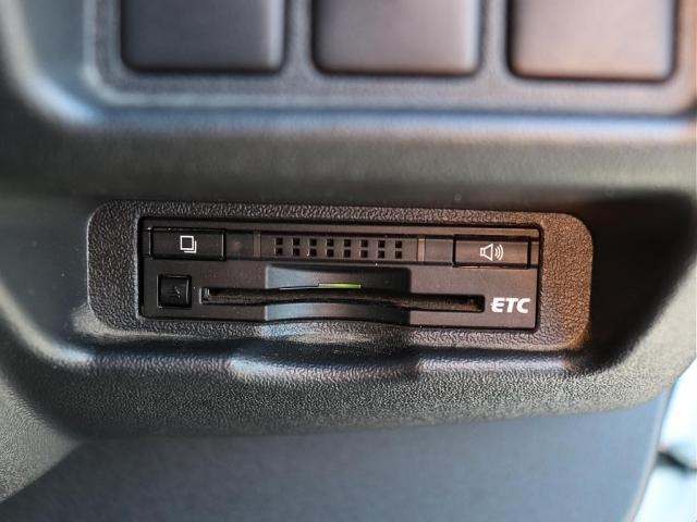 ハイエースバン スーパーＧＬ　ダークプライム　純正７型ＳＤナビ６７　ＤＥＬＦ０２　１７ＡＷ　１．５インチダウン　ＳＲＳエアバッグ　走行「４２千キロ！　ＥＴＣバックカメラ　ＬＥＤヘッドライト４型Ｄ　ダークプライム　黒木目マホガニー調インテリアパネル（19枚目）