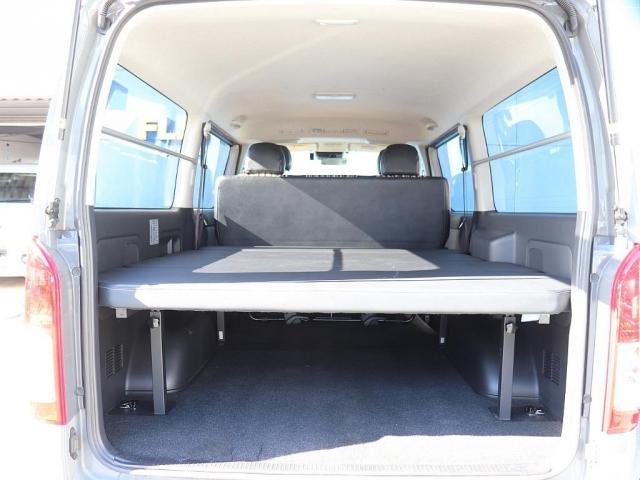 ハイエースバン ロングスーパーＧＬ　Ｒｅｎｏｃａ　ＣｏａｓｔＬｉｎｅｓ　黄木目インテリアパネル　黄木目シフトノブ　黄木目コンビステアリング　　ＤＥＡＮ　ＣＯＬＯＲＡＤＯ１６インチＡＷ　	純正メモリーナビ　メッキ部マットブラック塗装（2枚目）