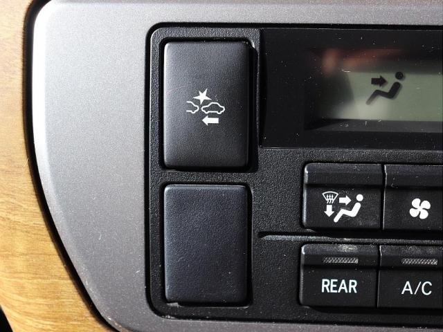 ハイエースバン ロングスーパーＧＬ　Ｒｅｎｏｃａ　ＣｏａｓｔＬｉｎｅｓ　黄木目インテリアパネル　黄木目シフトノブ　黄木目コンビステアリング　　ＤＥＡＮ　ＣＯＬＯＲＡＤＯ１６インチＡＷ　	純正メモリーナビ　メッキ部マットブラック塗装（15枚目）