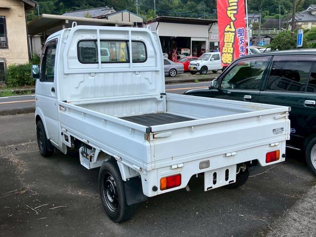 キャリイトラック ＫＣエアコン・パワステ　５速マニュアル車　４ＷＤ　荷台ゴムマット付　３方開　ヘッドライトレベライザー　ＦＭ／ＡＭラジオ　積載量３５０ｋｇ　車検整備付（8枚目）