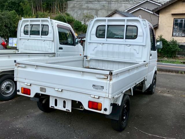 キャリイトラック ＫＣエアコン・パワステ　５速マニュアル車　４ＷＤ　荷台ゴムマット付　３方開　ヘッドライトレベライザー　ＦＭ／ＡＭラジオ　積載量３５０ｋｇ　車検整備付（10枚目）