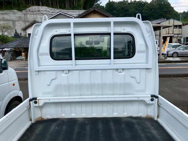 キャリイトラック ＫＣエアコン・パワステ　５速マニュアル車　４ＷＤ　荷台ゴムマット付　３方開　ヘッドライトレベライザー　ＦＭ／ＡＭラジオ　積載量３５０ｋｇ　車検整備付（13枚目）