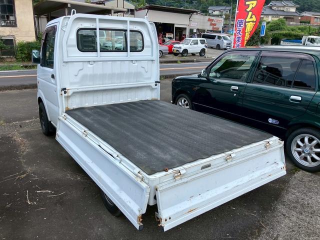 キャリイトラック ＫＣエアコン・パワステ　５速マニュアル車　４ＷＤ　荷台ゴムマット付　３方開　ヘッドライトレベライザー　ＦＭ／ＡＭラジオ　積載量３５０ｋｇ　車検整備付（14枚目）