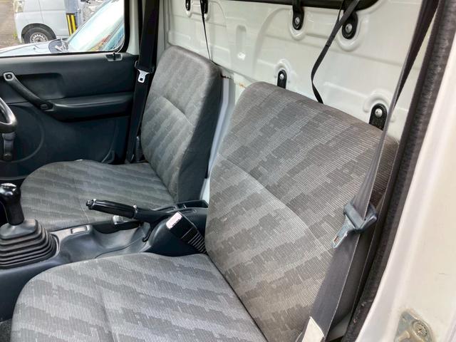 キャリイトラック ＫＣエアコン・パワステ　５速マニュアル車　４ＷＤ　荷台ゴムマット付　３方開　ヘッドライトレベライザー　ＦＭ／ＡＭラジオ　積載量３５０ｋｇ　車検整備付（29枚目）