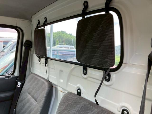 キャリイトラック ＫＣエアコン・パワステ　５速マニュアル車　４ＷＤ　荷台ゴムマット付　３方開　ヘッドライトレベライザー　ＦＭ／ＡＭラジオ　積載量３５０ｋｇ　車検整備付（30枚目）