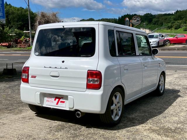 アルトラパン ＳＳ　５速ＭＴ　ターボ　１４インチＡＷ　ｍｏｍｏステアリング　社外ＣＤ　タコメーター　プライバシーガラス　フォグランプ　Ｗエアバッグ　ＡＢＳ　取扱説明書（13枚目）