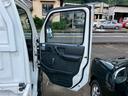 ＫＣエアコン・パワステ　５速マニュアル車　４ＷＤ　荷台ゴムマット付　３方開　ヘッドライトレベライザー　ＦＭ／ＡＭラジオ　積載量３５０ｋｇ　車検整備付（17枚目）