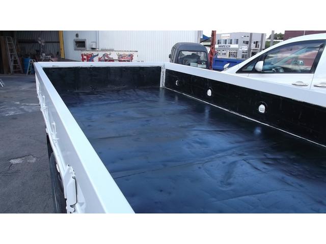 エルフトラック 　前田４段クレーン　ラジコン付　フックイン　３ペダル　荷台寸法３６０Ｘ１８０（12枚目）