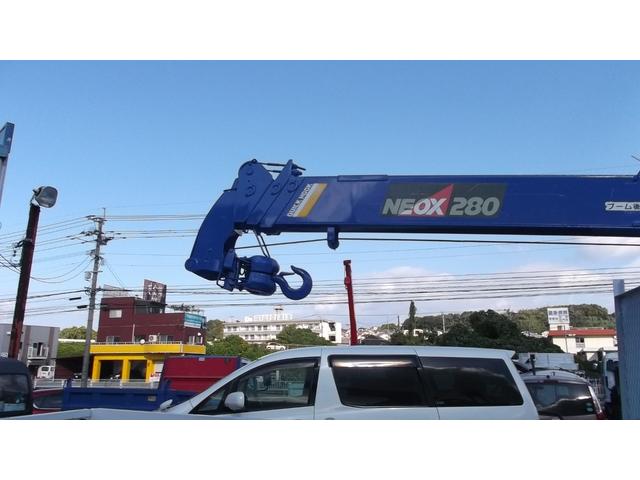 エルフトラック 　前田４段クレーン　ラジコン付　フックイン　３ペダル　荷台寸法３６０Ｘ１８０（15枚目）