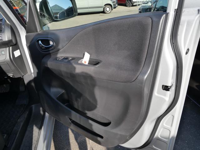 ランディ ２．０Ｓ　左側電動スライドドア　ナビ　ＴＶ　バックモニター　ＥＴＣ　スマートキー　プッシュスタート　パワーウィンドウ　パワーステアリング（11枚目）