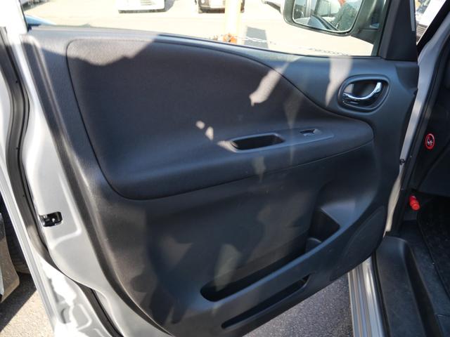 ランディ ２．０Ｓ　左側電動スライドドア　ナビ　ＴＶ　バックモニター　ＥＴＣ　スマートキー　プッシュスタート　パワーウィンドウ　パワーステアリング（13枚目）