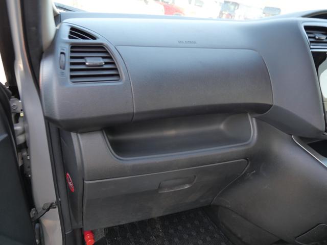 ランディ ２．０Ｓ　左側電動スライドドア　ナビ　ＴＶ　バックモニター　ＥＴＣ　スマートキー　プッシュスタート　パワーウィンドウ　パワーステアリング（17枚目）