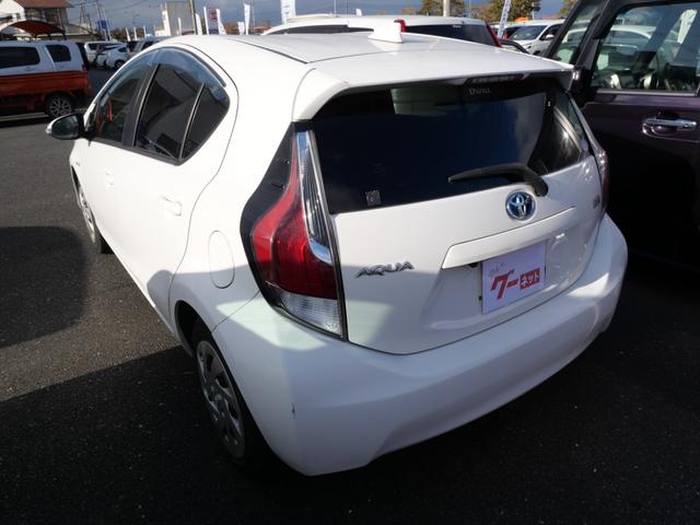 アクア Ｓ　キーレスエントリー　ナビ　フルセグ　バックモニター　ＥＴＣ　オートエアコン　電動格納ミラー　パワーステアリング　パワーウィンドウ（5枚目）