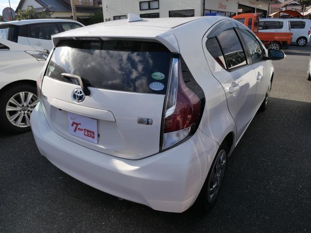 アクア Ｓ　キーレスエントリー　ナビ　フルセグ　バックモニター　ＥＴＣ　オートエアコン　電動格納ミラー　パワーステアリング　パワーウィンドウ（7枚目）