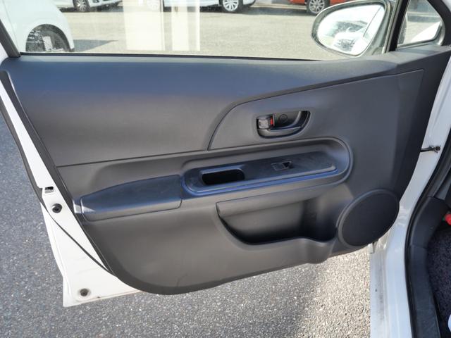 アクア Ｓ　キーレスエントリー　ナビ　フルセグ　バックモニター　ＥＴＣ　オートエアコン　電動格納ミラー　パワーステアリング　パワーウィンドウ（14枚目）