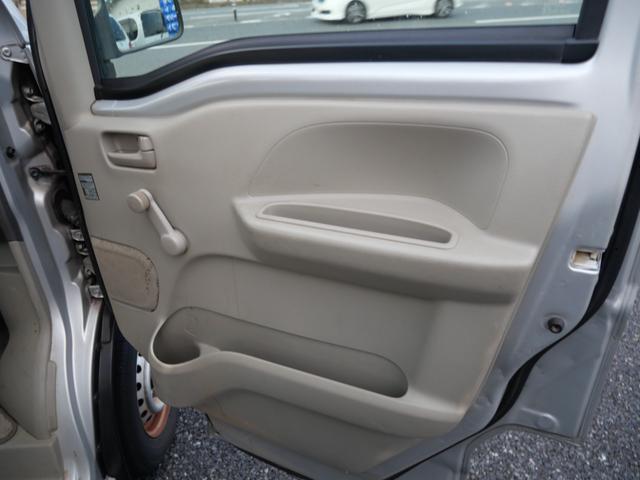 ミニキャブバン Ｍ　エアコン　パワーウィンドウ　パワーステアリング　Ｗエアバッグ　ラジオ　ライトレベル調節（12枚目）