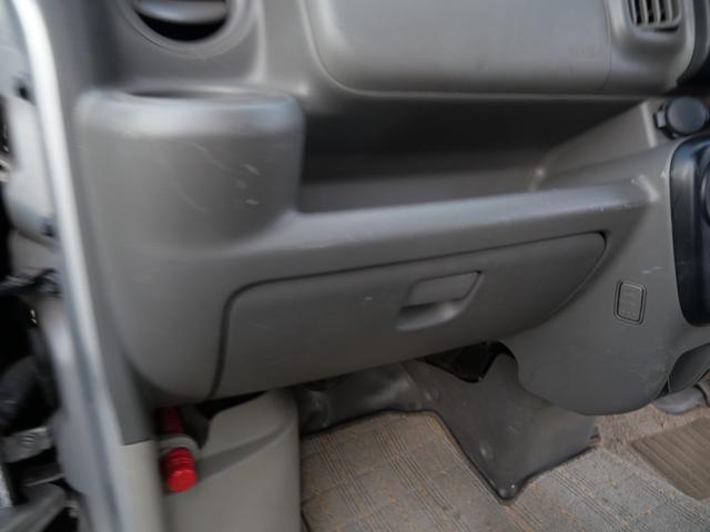 ミニキャブバン Ｍ　エアコン　パワーウィンドウ　パワーステアリング　Ｗエアバッグ　ラジオ　ライトレベル調節（18枚目）