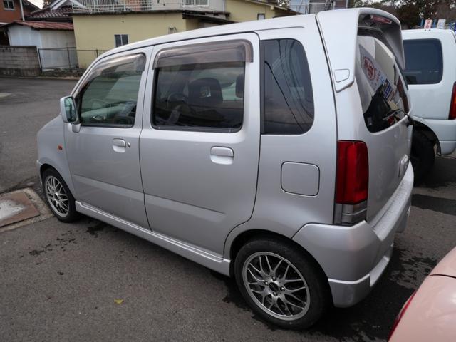 ワゴンＲ ＲＲ－Ｆ　キーレスエントリー　ＣＤ　電動格納ミラー　プライバシーガラス　社外１６インチアルミホイール　パワーウィンドウ　パワーステアリング（7枚目）