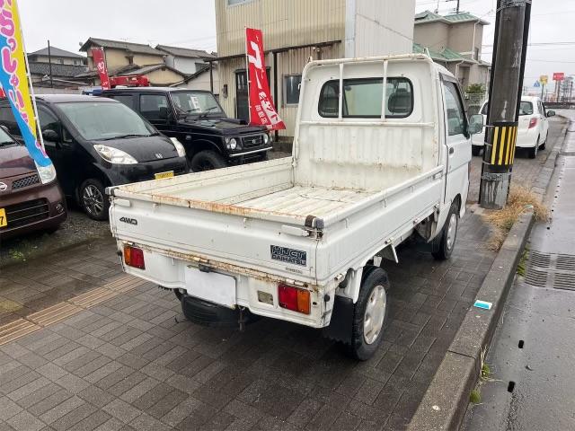 　４ＷＤ　エアコン　パワステ　マニュアル５速車　右側修復歴あり(5枚目)