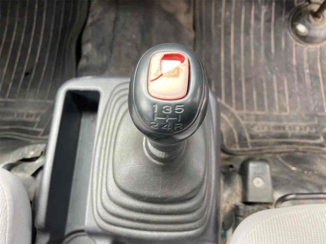 サンバーバン ＶＢ　４ＷＤ　ＭＴ　両側スライドドア　エアコン　パワーステアリング　運転席エアバッグ（30枚目）