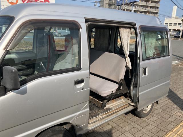 サンバーバン 　軽バン　ＭＴ　両側スライドドア　エアコン　パワーステアリング　運転席エアバッグ（17枚目）