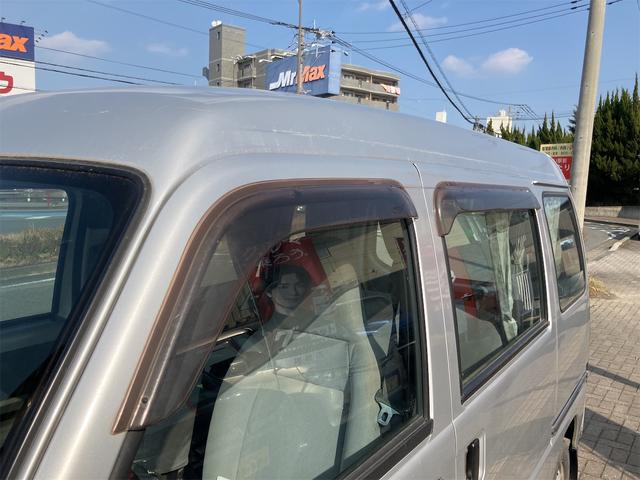 サンバーバン 　軽バン　ＭＴ　両側スライドドア　エアコン　パワーステアリング　運転席エアバッグ（18枚目）