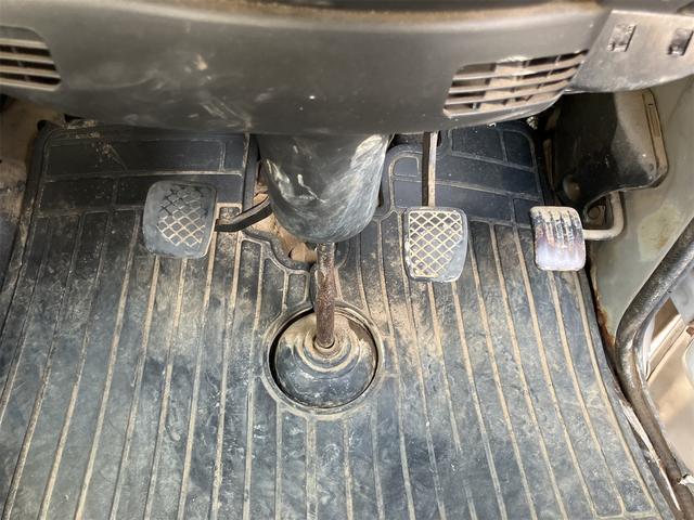 サンバーバン 　軽バン　ＭＴ　両側スライドドア　エアコン　パワーステアリング　運転席エアバッグ（30枚目）