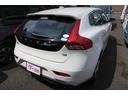 Ｖ４０ Ｔ４　ＥＴＣ　本革パワーシート　シートエアコン　キーレスエントリー　プッシュスタート　ナビ　ステアリングスイッチ　純正１７インチアルミホイール　セキュリティ（5枚目）