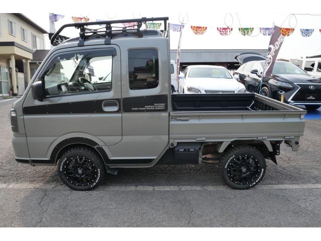 スーパーキャリイ Ｘリミテッド　セレクト４ＷＤ車　デュアルカメラサポート　キーレスエントリー　パーキングセンサー　トラクションコントロール　社外１４インチアルミホイール　ルーフキャリア　グリルガード（5枚目）
