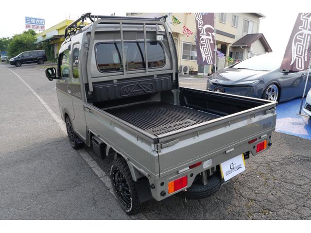 スーパーキャリイ Ｘリミテッド　セレクト４ＷＤ車　デュアルカメラサポート　キーレスエントリー　パーキングセンサー　トラクションコントロール　社外１４インチアルミホイール　ルーフキャリア　グリルガード（9枚目）